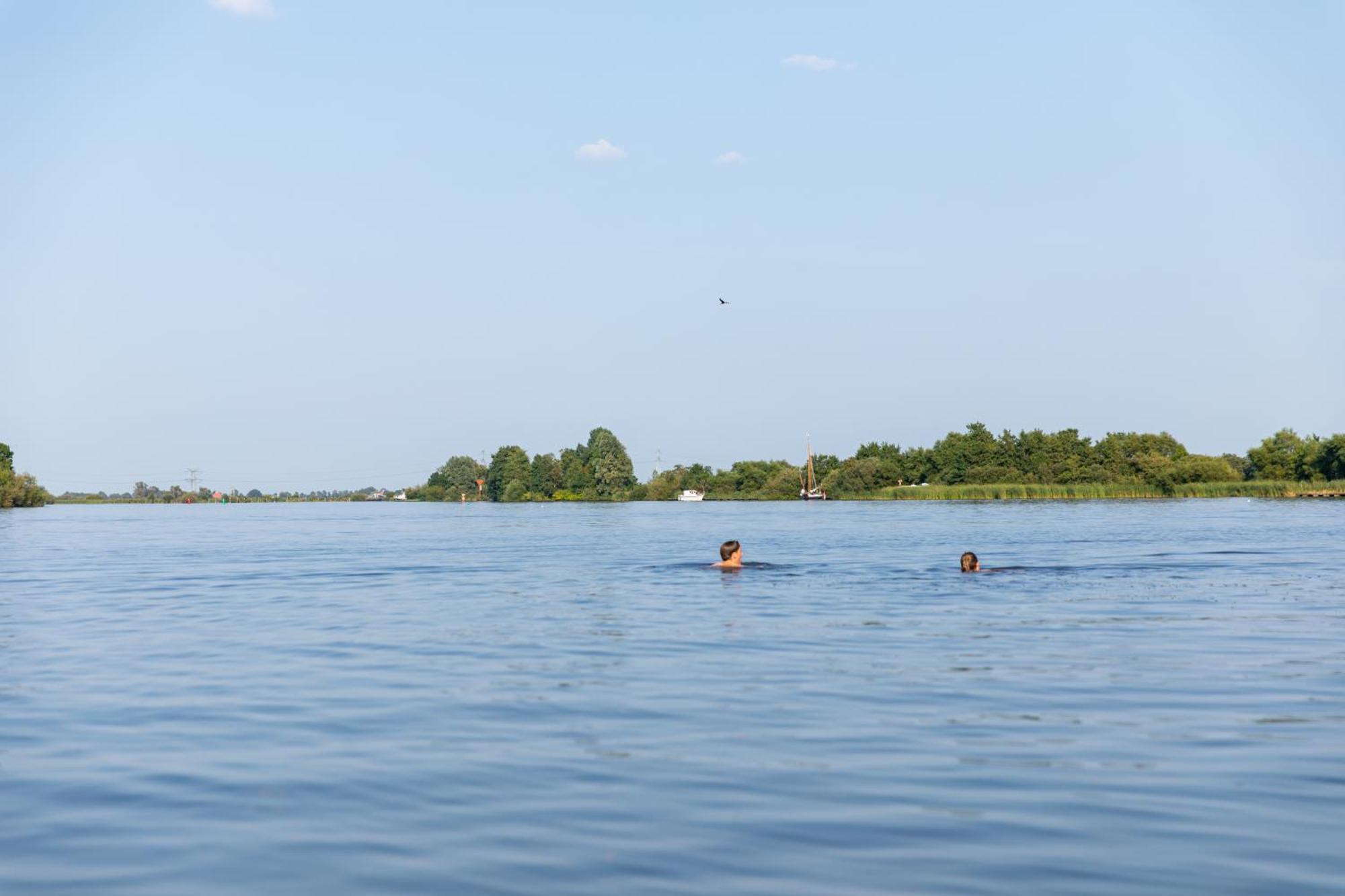 Waterpark Oan 'E Poel Bij Sneekermeer แตร์แฮเนอ ภายนอก รูปภาพ